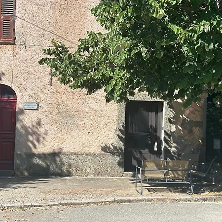 Village De *
